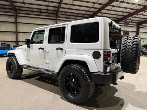 Used 2014 Jeep Wrangler Unlimited Sahara w/ Connectivity Group AWD/4WD image 7