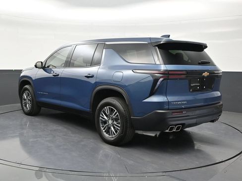 Used 2024 Chevrolet Traverse LS FWD image 3