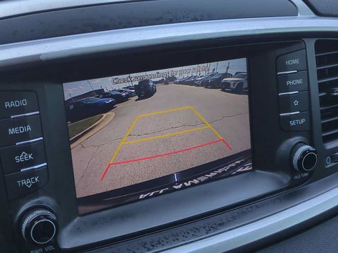 Used 2019 Kia Sorento FWD image 14