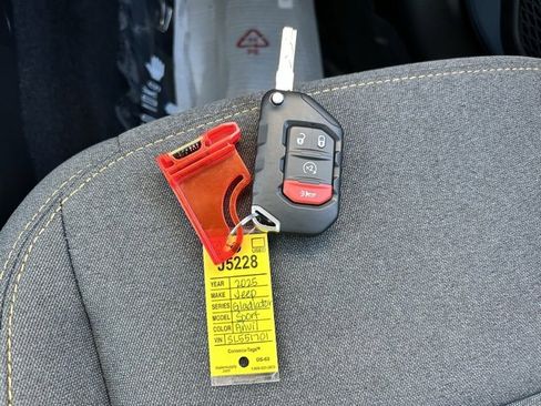 New 2025 Jeep Gladiator Willys image 19