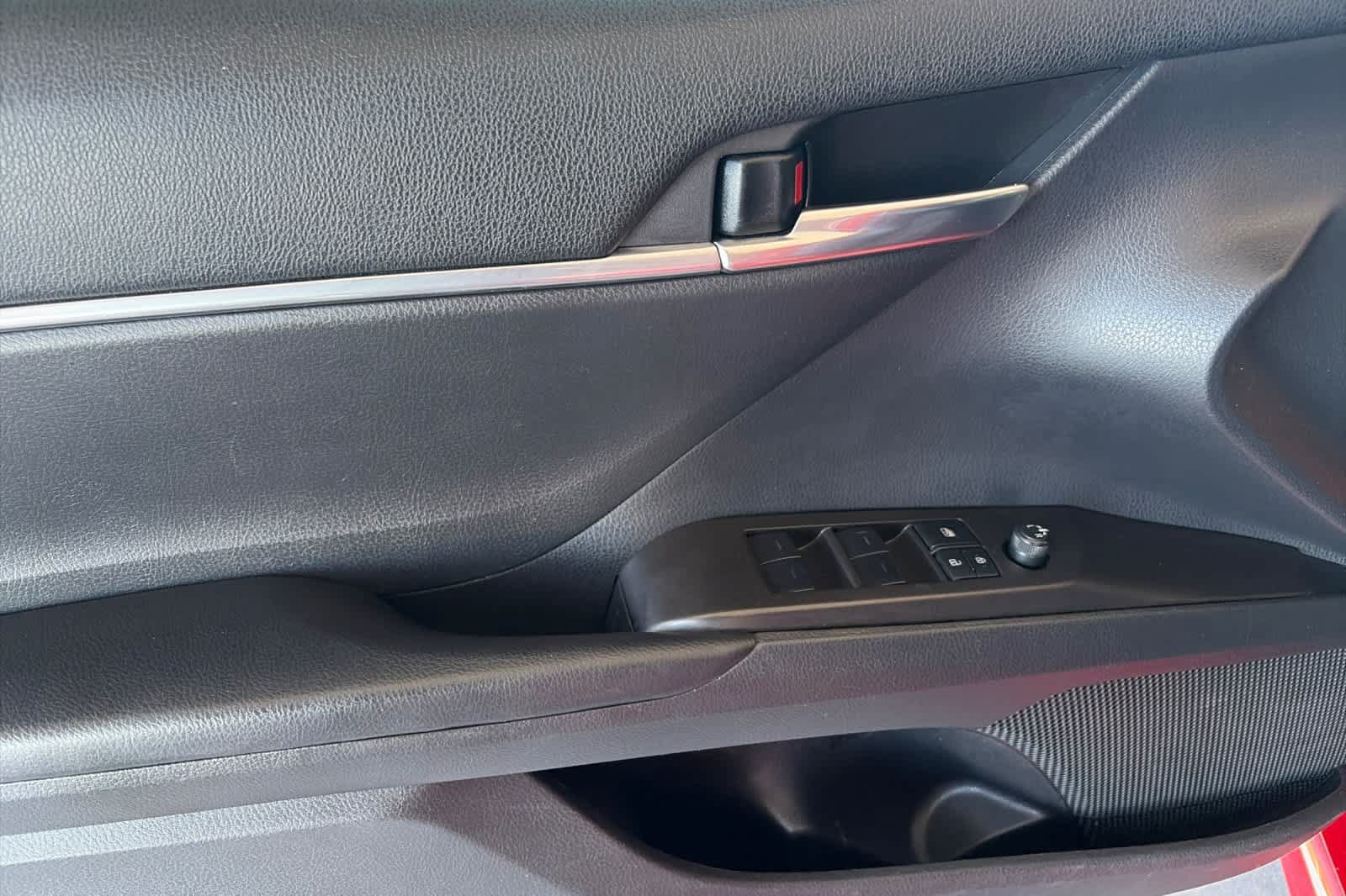 Used 2022 Toyota Camry SE FWD image 12