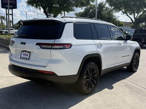 Used 2023 Jeep Grand Cherokee L Laredo image 5