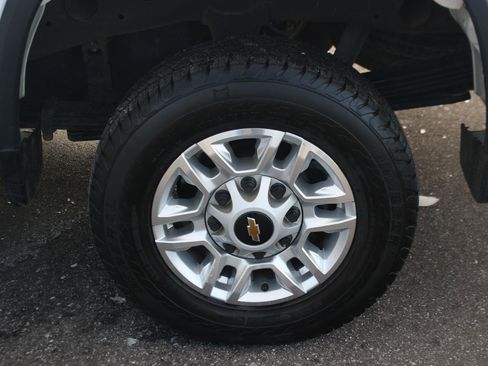 Used 2023 Chevrolet Silverado 2500 LT image 37