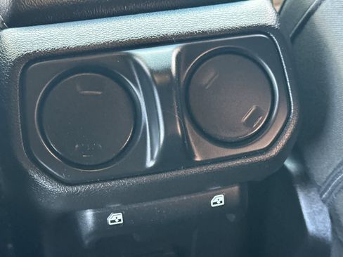 Used 2019 Jeep Wrangler Unlimited Sahara AWD/4WD image 15