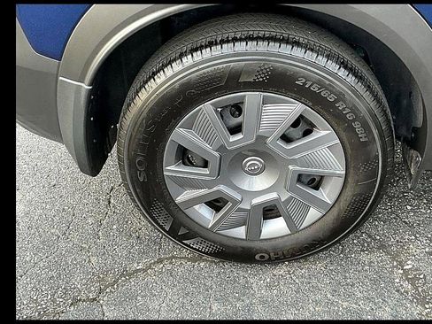 Certified 2025 Nissan Kicks S image 9