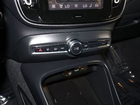 Used 2024 Volvo XC40 B5 Core AWD/4WD image 20