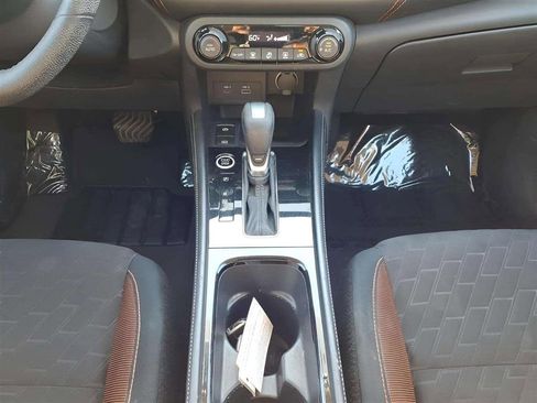 Used 2024 Nissan Kicks SR image 11