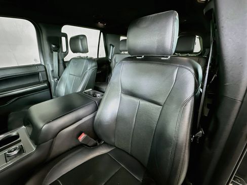 Used 2018 Ford Expedition XLT w/ Equipment Group 202A AWD/4WD image 20