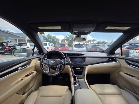Used 2018 Cadillac XT5 FWD image 12