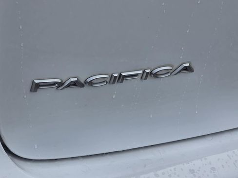 Used 2022 Chrysler Pacifica Pinnacle FWD image 46