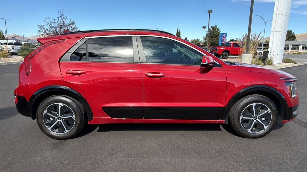 Used 2023 Kia Niro FWD image 2