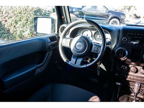 Used 2017 Jeep Wrangler Sport image 14