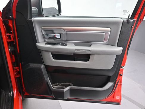 Used 2018 RAM 1500 Classic SLT AWD/4WD image 38