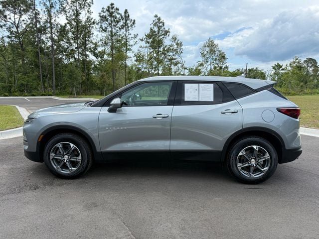 Used 2025 Chevrolet Blazer LT AWD/4WD image 2