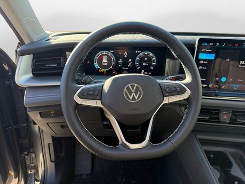 New 2026 Volkswagen Tiguan SE image 10