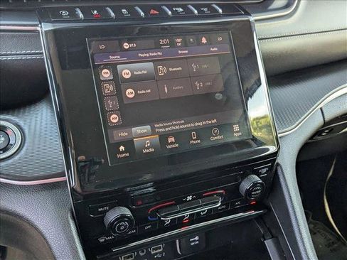 Used 2023 Jeep Grand Cherokee L Laredo image 14