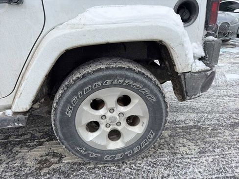 Used 2014 Jeep Wrangler Unlimited Sahara w/ Dual Top Group AWD/4WD image 4