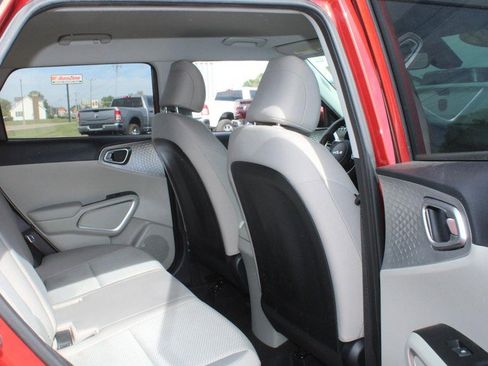 Used 2023 Kia Soul LX w/ LX Technology Package image 12