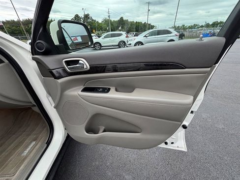 Used 2012 Jeep Grand Cherokee Laredo RWD image 28