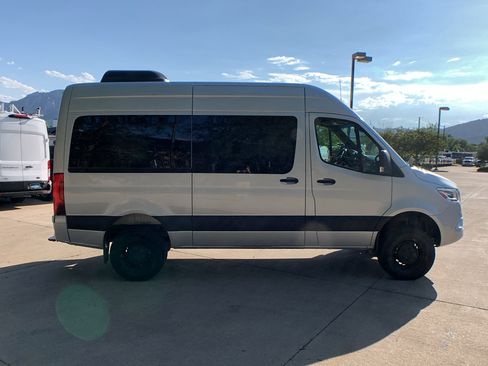 Used 2021 Mercedes-Benz Sprinter 2500 image 6