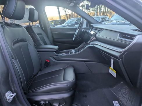 New 2025 Jeep Grand Cherokee L Limited image 30