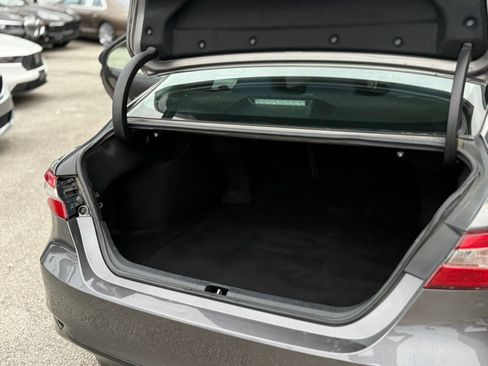 Used 2018 Toyota Camry LE image 27