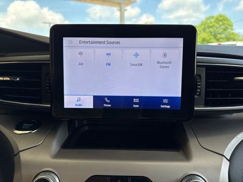 Used 2023 Ford Explorer XLT w/ Equipment Group 202A AWD/4WD image 18
