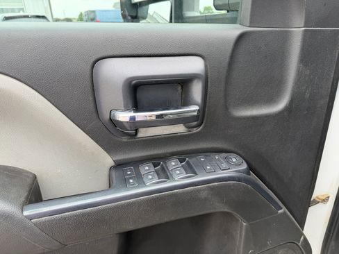 Used 2019 Chevrolet Silverado 2500 W/T w/ WT Convenience Package RWD image 9