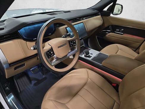 New 2025 Land Rover Range Rover Long Wheelbase SE image 18