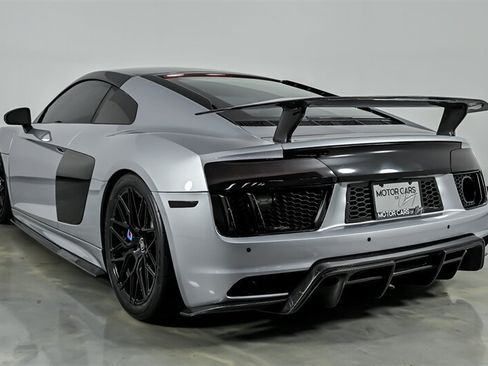 Used 2017 Audi R8 V10 w/ Carbon Exterior Package AWD/4WD image 8