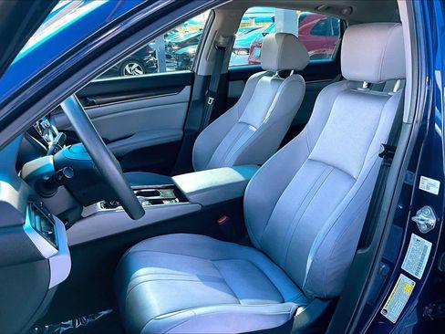 Used 2018 Honda Accord EX image 8