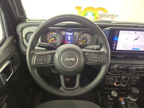 Certified 2025 Jeep Gladiator Sport image 15