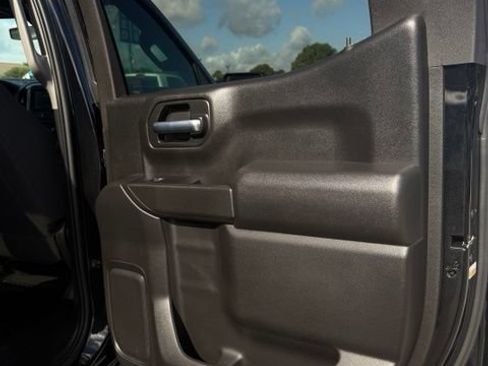 Used 2021 Chevrolet Silverado 1500 Custom Trail Boss AWD/4WD image 15
