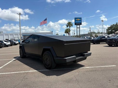 Used 2024 Tesla Cybertruck AWD Crew Cab image 4