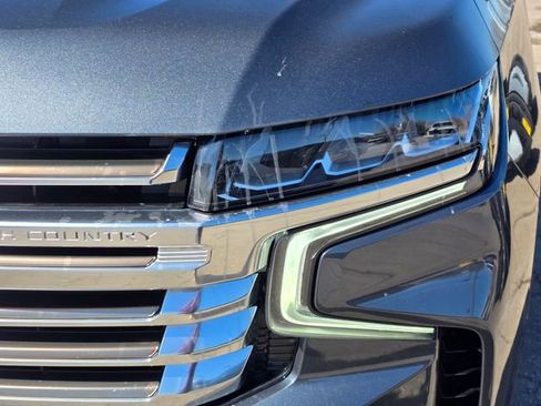 Used 2021 Chevrolet Suburban High Country image 3