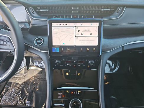 Used 2023 Jeep Grand Cherokee Limited w/ Black Appearance Package image 20