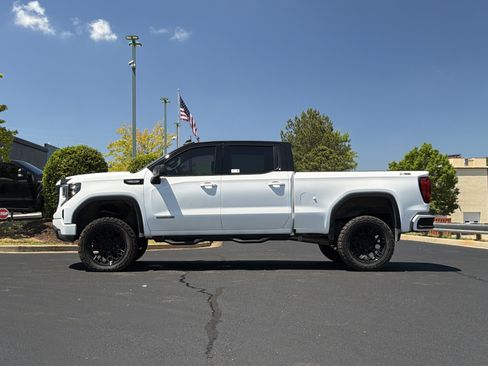 Used 2024 GMC Sierra 1500 Elevation w/ LPO, Elevation Black Package AWD/4WD image 14