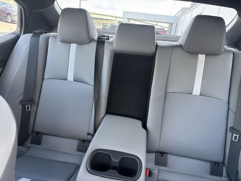 Used 2025 Toyota Camry SE image 6