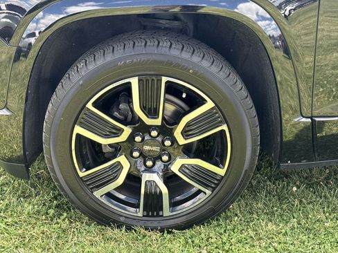 Used 2019 GMC Acadia Denali w/ Technology Package AWD/4WD image 10