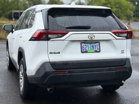 Used 2022 Toyota RAV4 LE AWD/4WD image 3