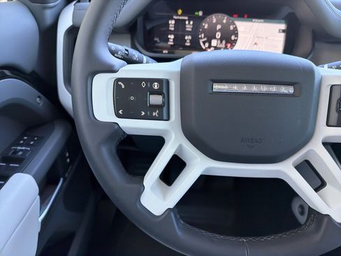 Used 2025 Land Rover Defender 130 X-Dynamic SE image 19