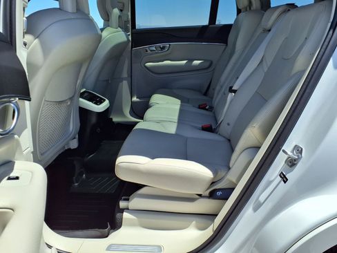 Used 2020 Volvo XC90 T6 Momentum AWD/4WD image 19