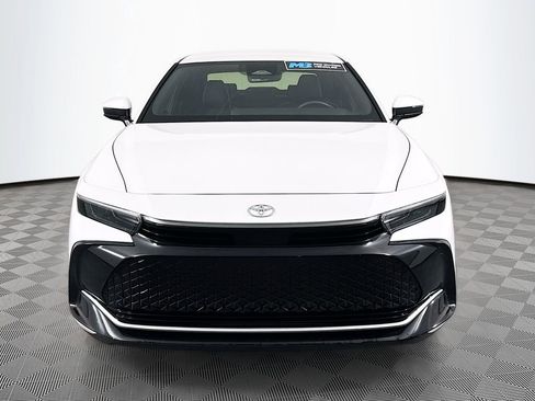 Used 2023 Toyota Crown XLE image 2