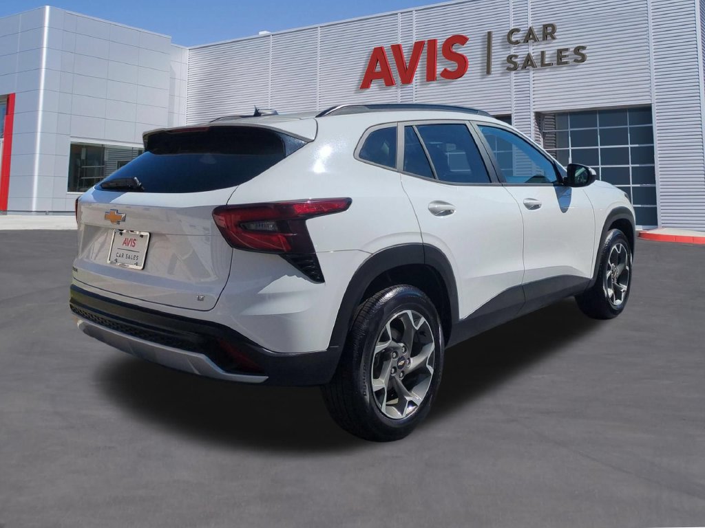 Used 2026 Chevrolet Trax LT FWD image 5