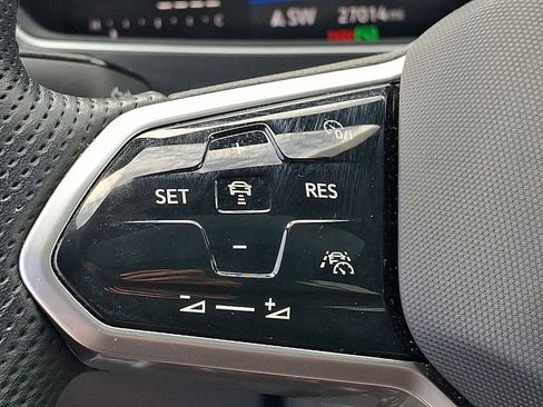 Certified 2023 Volkswagen Tiguan SE R-Line FWD image 22