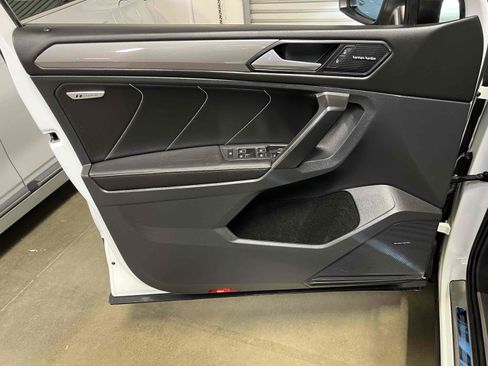 Used 2023 Volkswagen Tiguan SE w/ Panoramic Sunroof Package image 72