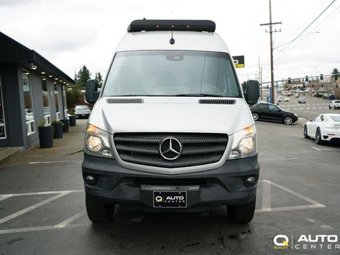 Used 2018 Mercedes-Benz Sprinter 2500 image 3