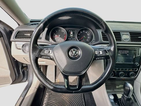 Used 2017 Volkswagen Passat 1.8T SEL Premium FWD image 11
