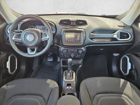 Used 2021 Jeep Renegade Latitude FWD image 18