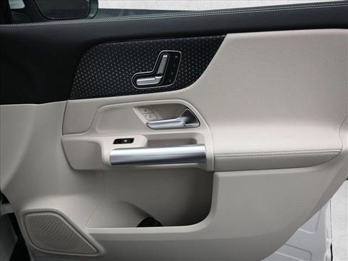 Certified 2025 Mercedes-Benz GLA 250 4MATIC image 29